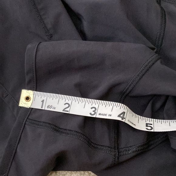 LULULEMON Run Times Short 4” Mid-Rise MR Shorts Black BLK EUC Hotty Speed Size 6 - Picture 8 of 9